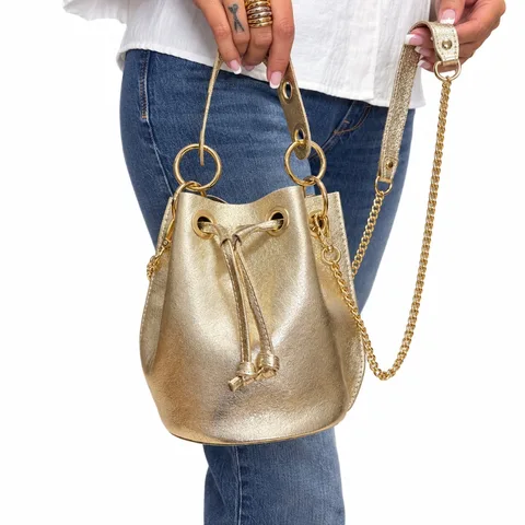 Bolso saco dorado metalizado — foto 3