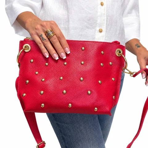 Bolso bandolera rojo con tachuelas doradas — foto 2